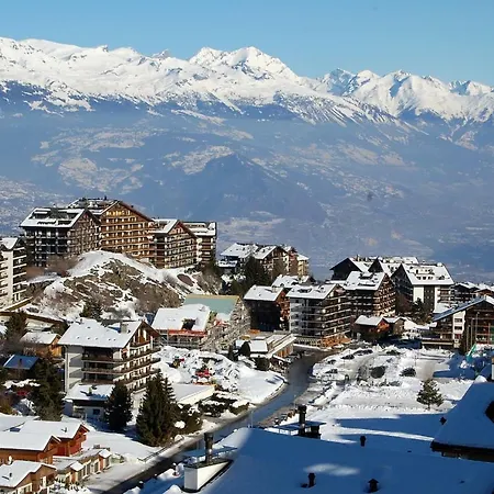 La Foret With Spectacular Mountain Views