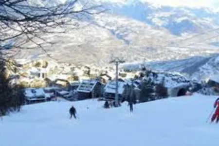 La Foret With Spectacular Mountain Views