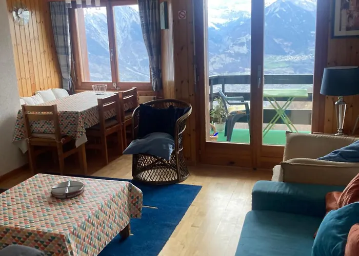 La Foret With Spectacular Mountain Views