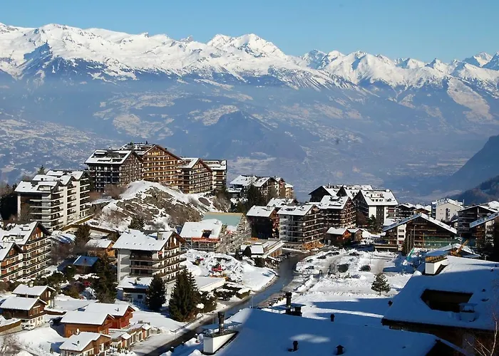 La Foret With Spectacular Mountain Views