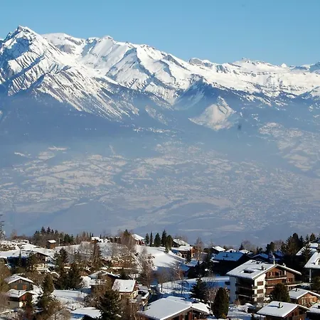 La Foret With Spectacular Mountain Views *